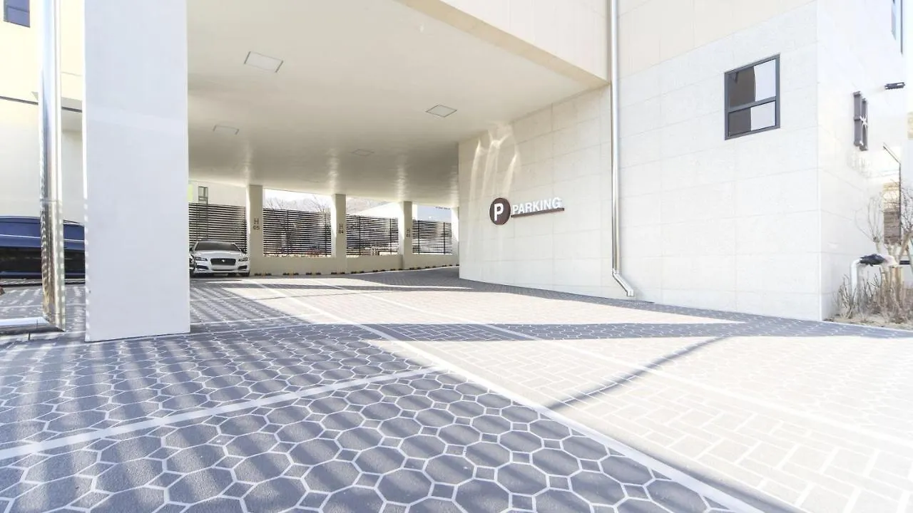 Hermon Hotel Gimhae 3*,