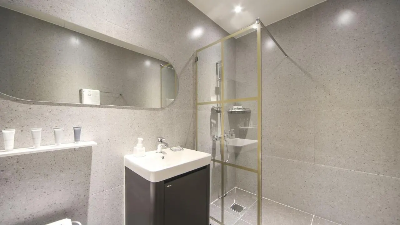 Hermon Hotel Gimhae 3*,